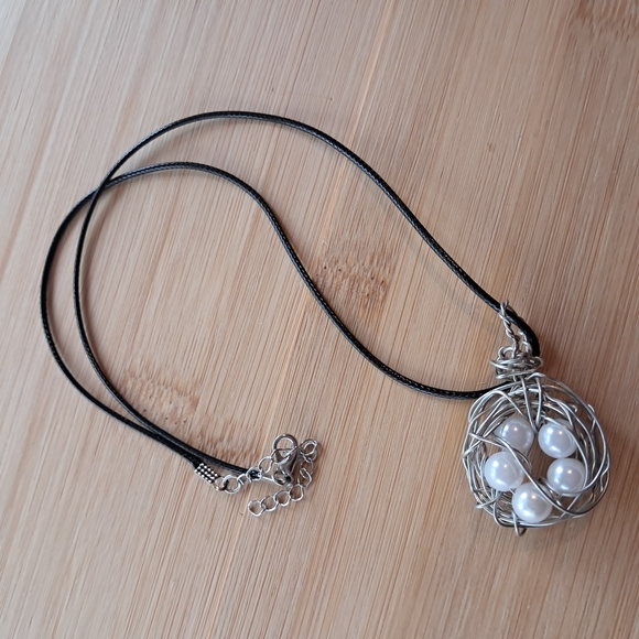 Silver and White Wire-Wrapped Pearl Necklace - Picture 4 of 5